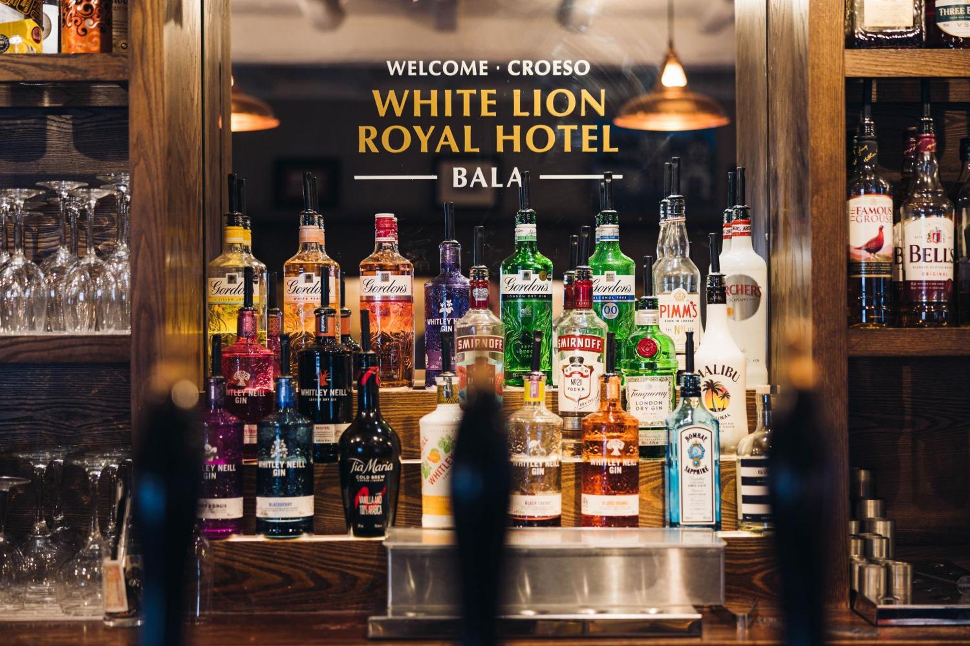 White Lion Royal Hotel Bala Dış mekan fotoğraf