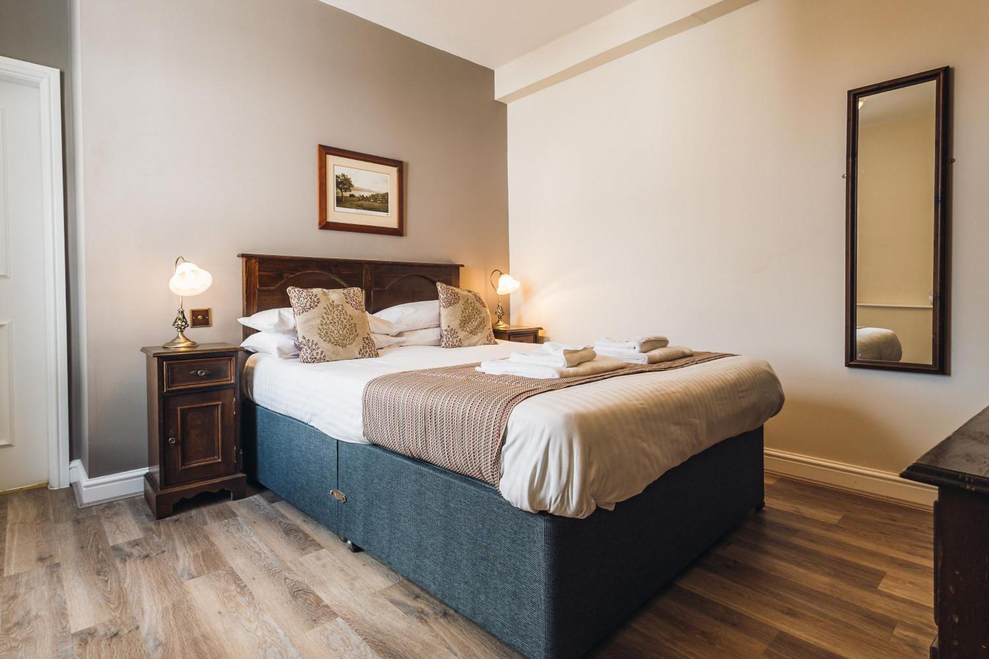 White Lion Royal Hotel Bala Dış mekan fotoğraf