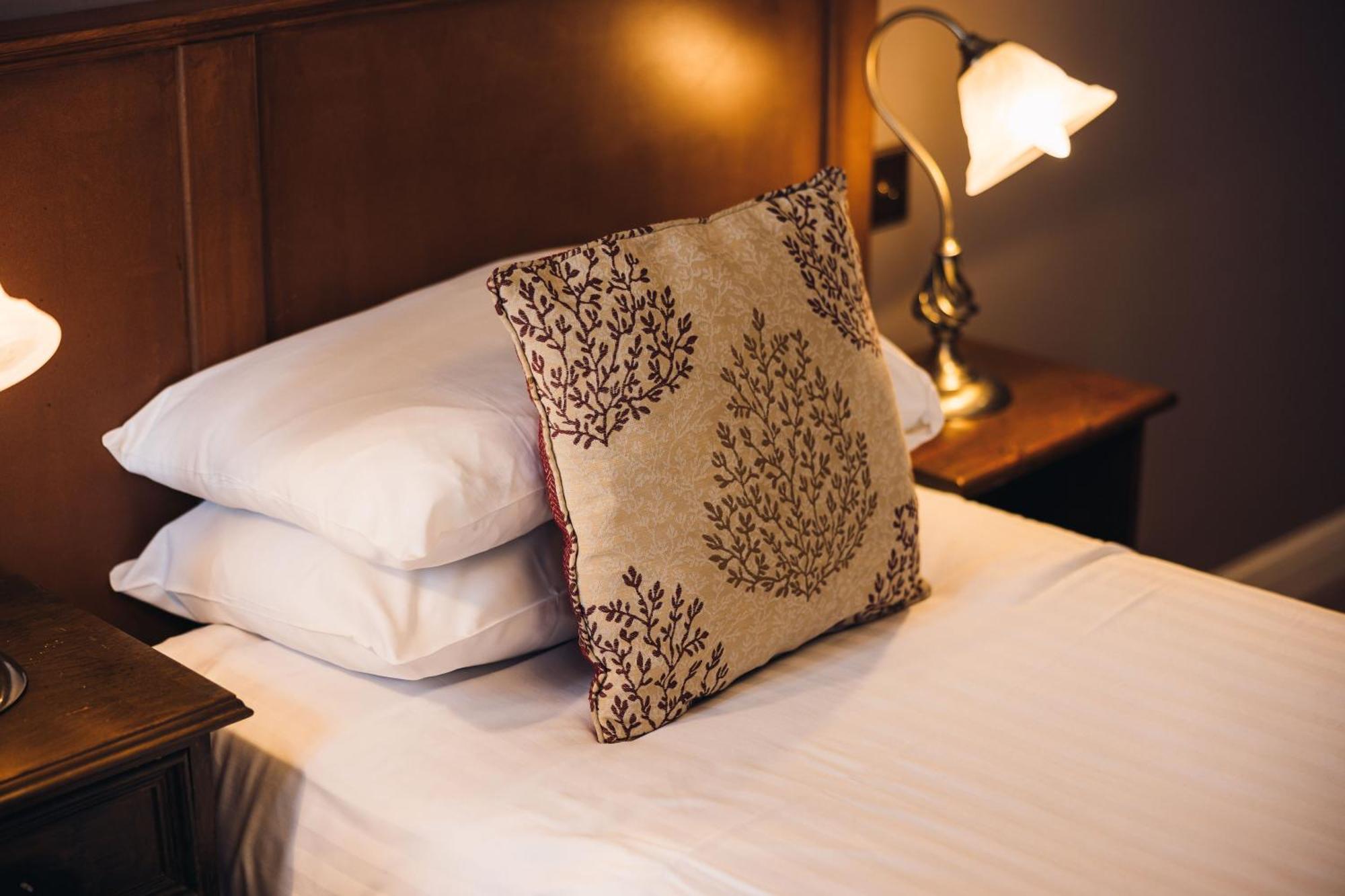 White Lion Royal Hotel Bala Dış mekan fotoğraf
