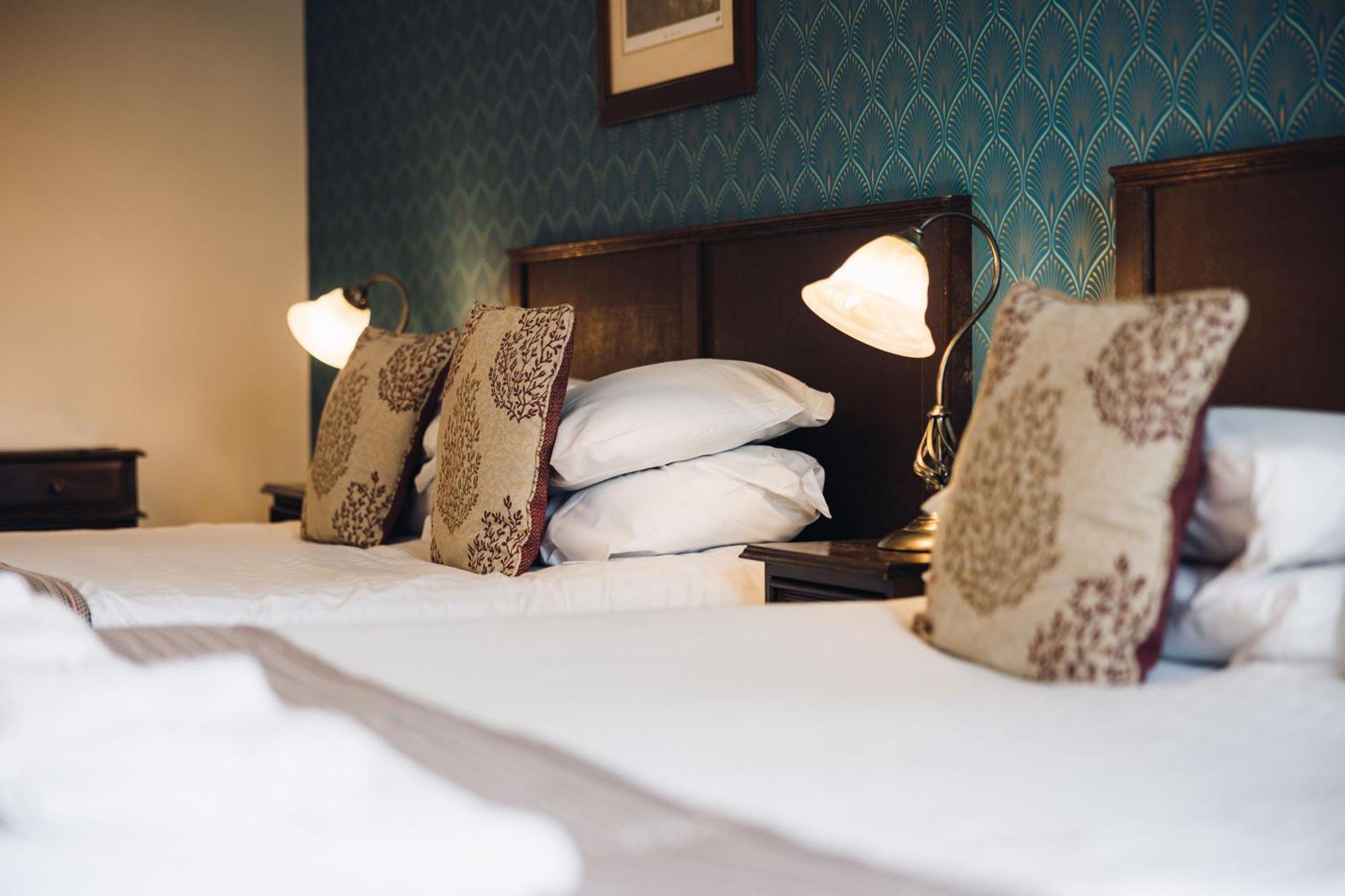 White Lion Royal Hotel Bala Dış mekan fotoğraf