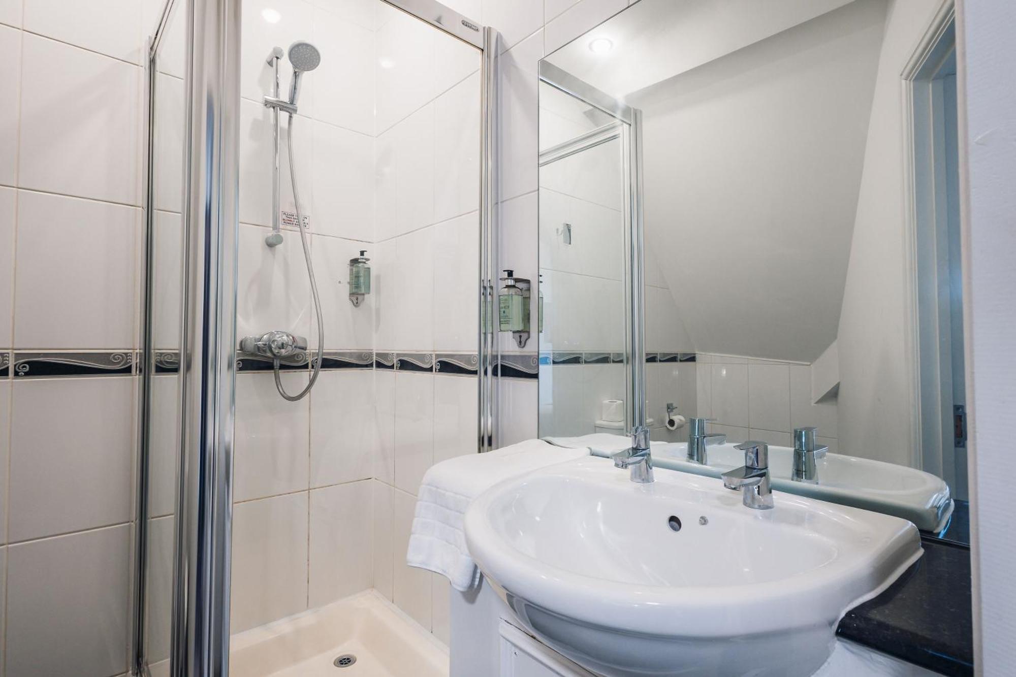White Lion Royal Hotel Bala Dış mekan fotoğraf